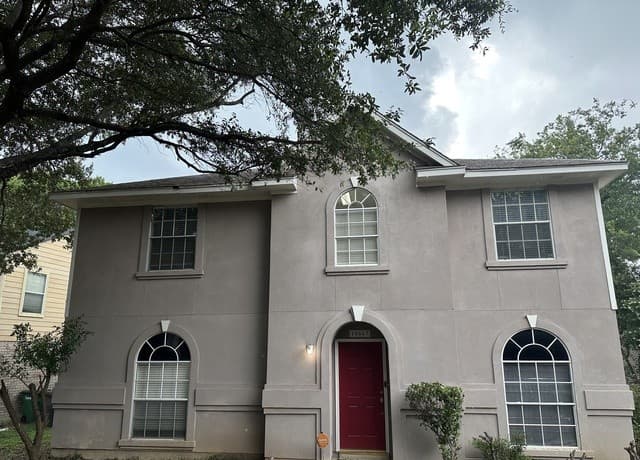 4-bedroom rental at 10463 Trailway Oak in San Antonio, TX — photo 1