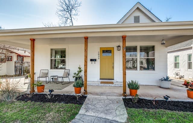 3-bedroom rental at 1830 W Magnolia in San Antonio, TX — photo 3