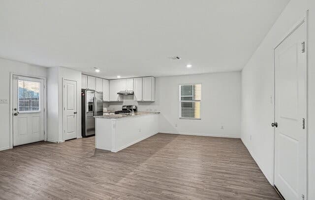 4-bedroom rental at 5459 Daphne Path in San Antonio, TX — photo 4