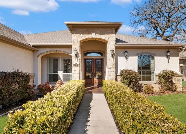 4-bedroom rental at 30142 Setterfeld Circle in Fair Oaks Ranch, TX — photo 2