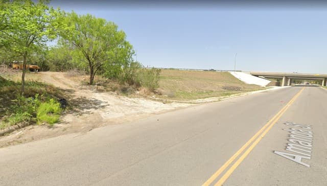 rental at 630 G in San Antonio, TX — photo 1