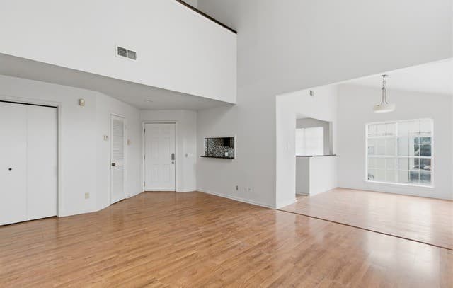 2-bedroom rental at 2255 Thousand Oaks Unit 801 in San Antonio, TX — photo 3