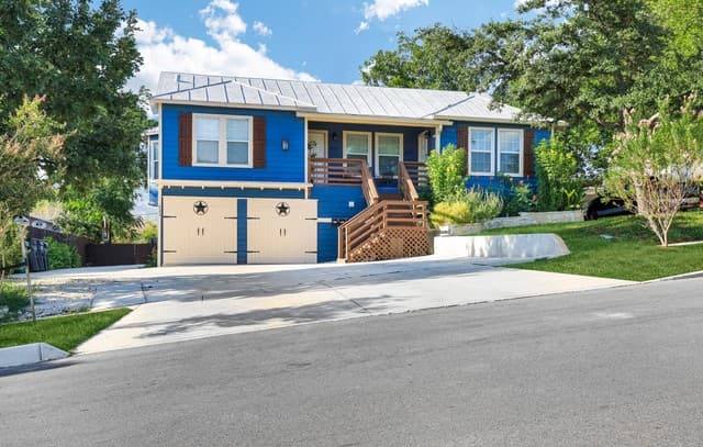 rental at 425 Parland in San Antonio, TX — photo 1