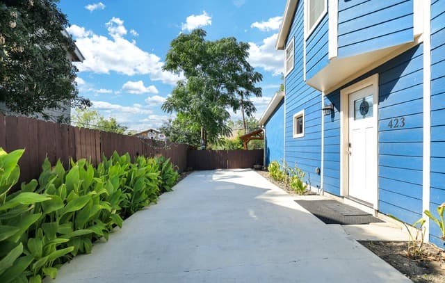 rental at 425 Parland in San Antonio, TX — photo 3