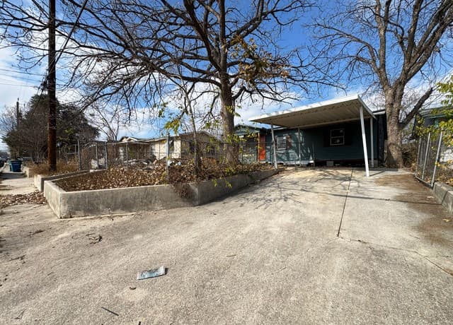 3-bedroom rental at 1513 Gibbs in San Antonio, TX — photo 2