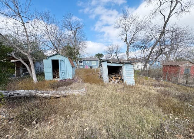 3-bedroom rental at 1513 Gibbs in San Antonio, TX — photo 5
