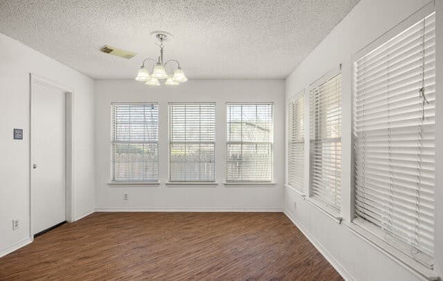 4-bedroom rental at 7318 Raintree in San Antonio, TX — photo 4