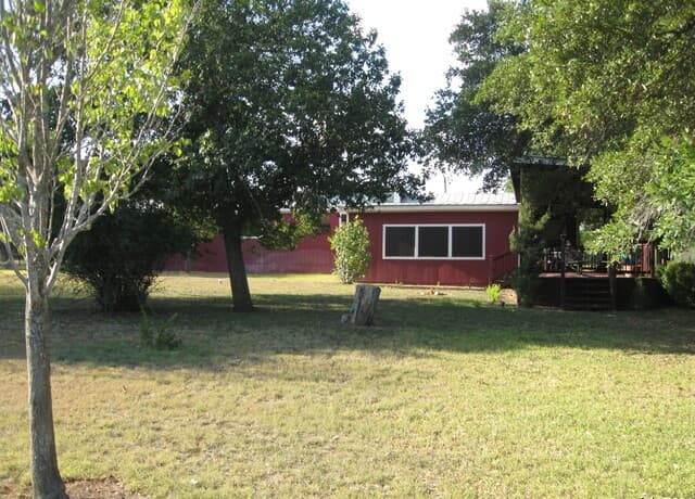 3-bedroom rental at 580 Cr 663 in Devine, TX — photo 1