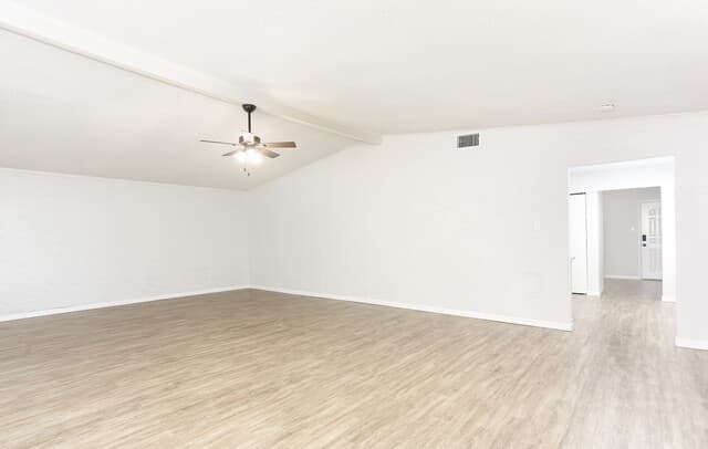 3-bedroom rental at 7118 Castleridge in San Antonio, TX — photo 4