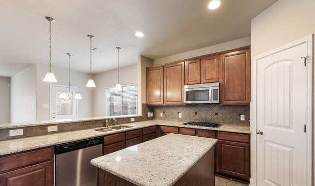 5-bedroom rental at 12635 Perini Ranch in San Antonio, TX — photo 4