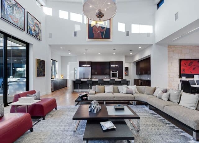 5-bedroom rental at 2 Via Aragon in San Antonio, TX — photo 5