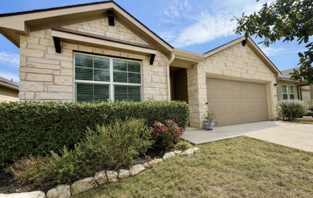 4-bedroom rental at 22118 Backspin in San Antonio, TX — photo 1