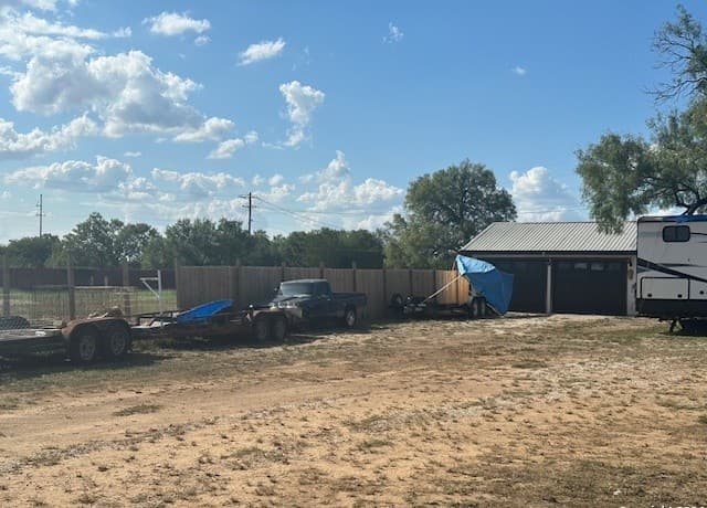 rental at 2350 N State Highway 16 in Jourdanton, TX — photo 3