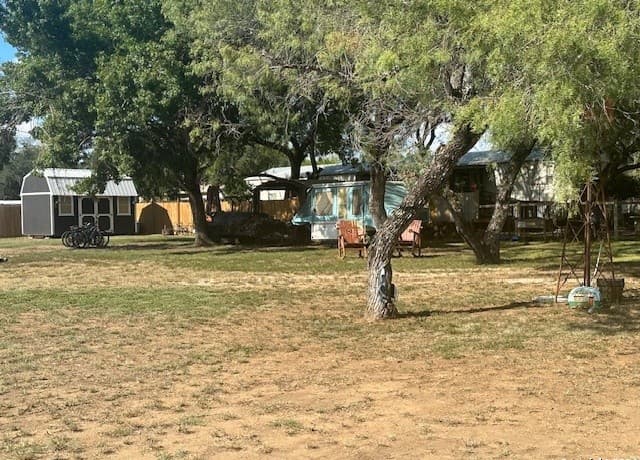 rental at 2350 N State Highway 16 in Jourdanton, TX — photo 5