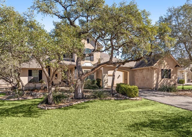 5-bedroom rental at 499 River Way in Spring Branch, TX — photo 2