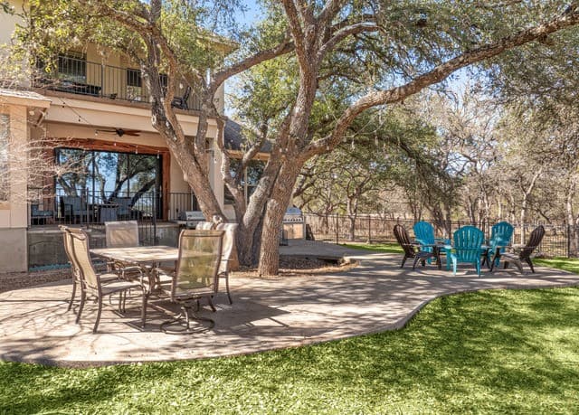 5-bedroom rental at 499 River Way in Spring Branch, TX — photo 4