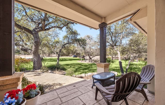 5-bedroom rental at 499 River Way in Spring Branch, TX — photo 5