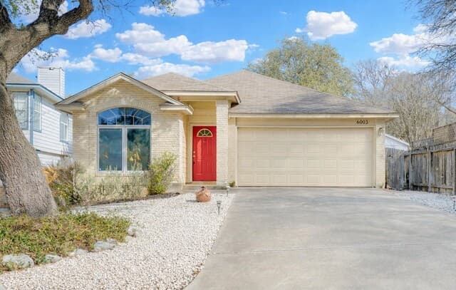 3-bedroom rental at 6003 Woodway in San Antonio, TX — photo 1