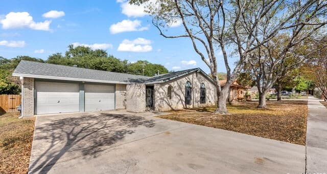 3-bedroom rental at 7934 Sunflower in San Antonio, TX — photo 2