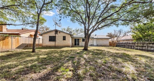 3-bedroom rental at 7934 Sunflower in San Antonio, TX — photo 4