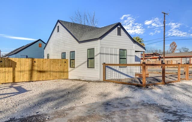 rental at 13919 Brook Hollow Blvd in San Antonio, TX — photo 4