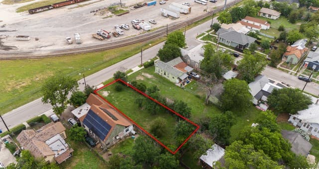 rental at 620 Sherman in San Antonio, TX — photo 4