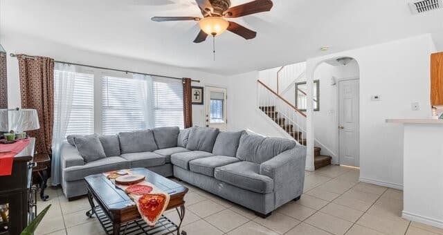 3-bedroom rental at 4007 Sparrow Lake in San Antonio, TX — photo 2