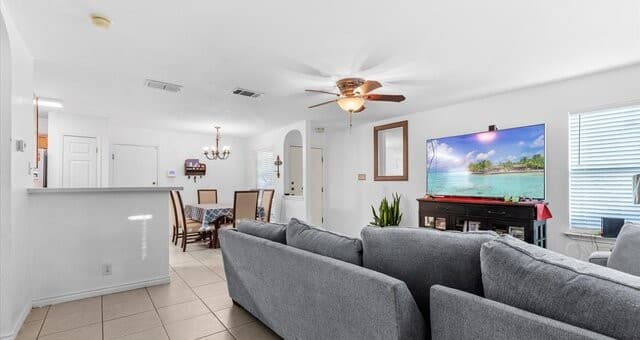 3-bedroom rental at 4007 Sparrow Lake in San Antonio, TX — photo 3