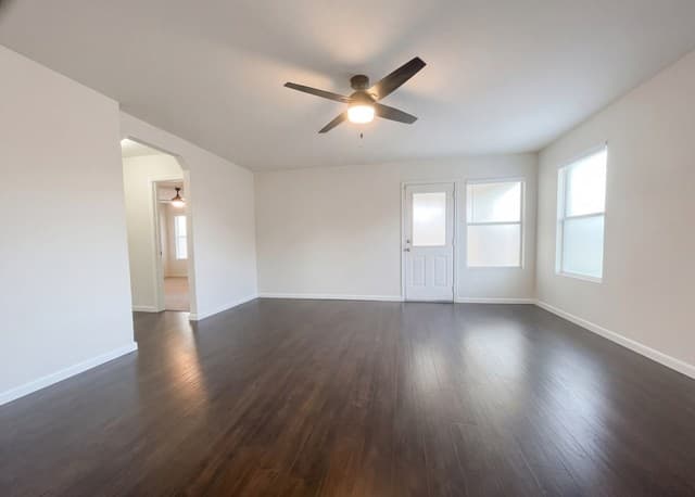 3-bedroom rental at 16114 Julep Chase in Selma, TX — photo 3
