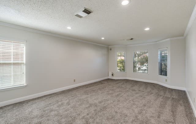 4-bedroom rental at 12110 Vine Blossom in Schertz, TX — photo 5
