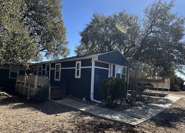 3-bedroom rental at 261 Pr 1514 in Bandera, TX — photo 3