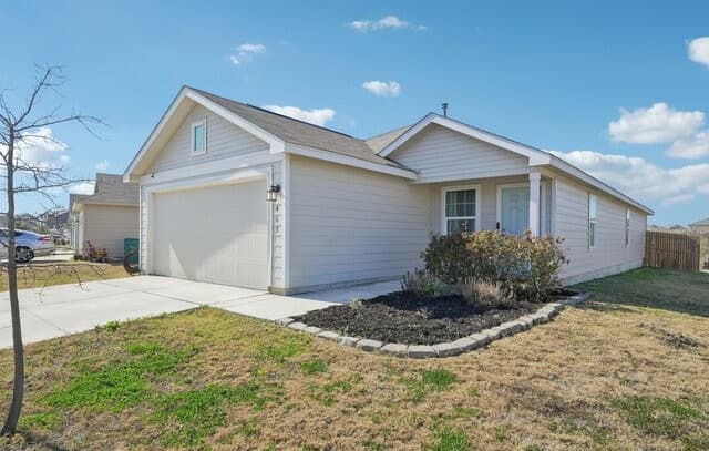 4-bedroom rental at 463 Filibuster in San Antonio, TX — photo 2