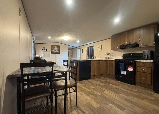 4-bedroom rental at 870 Ave. J in Christine, TX — photo 5