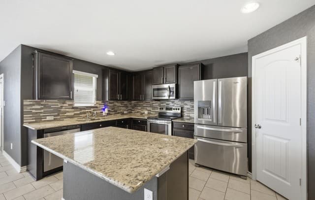 3-bedroom rental at 7411 Rigel Chase in San Antonio, TX — photo 3