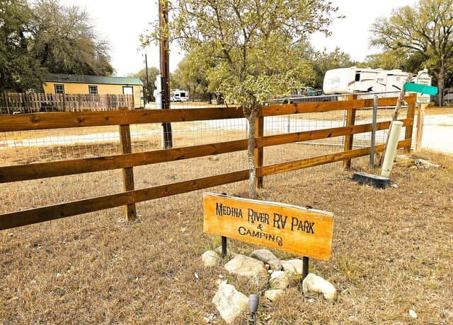 Home for sale at 605 Lakeshore Ln in Bandera, TX — photo 2
