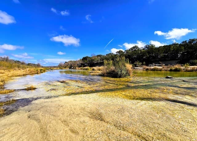 Home for sale at 605 Lakeshore Ln in Bandera, TX — photo 3