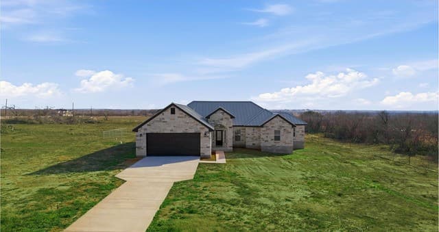 4-bedroom rental at 14674 Silesia Dr in St Hedwig, TX — photo 5