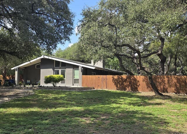 3-bedroom rental at 8715 Post Oak in San Antonio, TX — photo 1