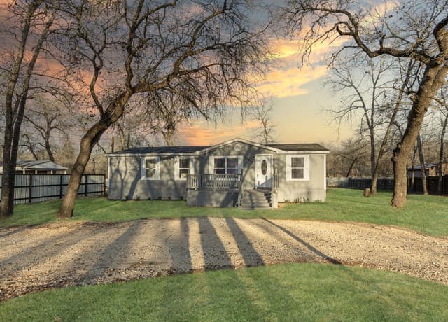 3-bedroom rental at 22906 Fawn Trail in Elmendorf, TX — photo 1