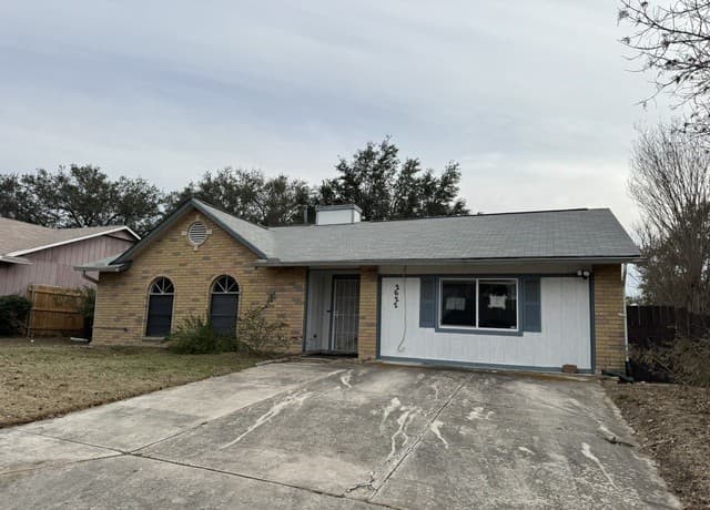 3-bedroom rental at 5303 Flying Hooves in San Antonio, TX — photo 3