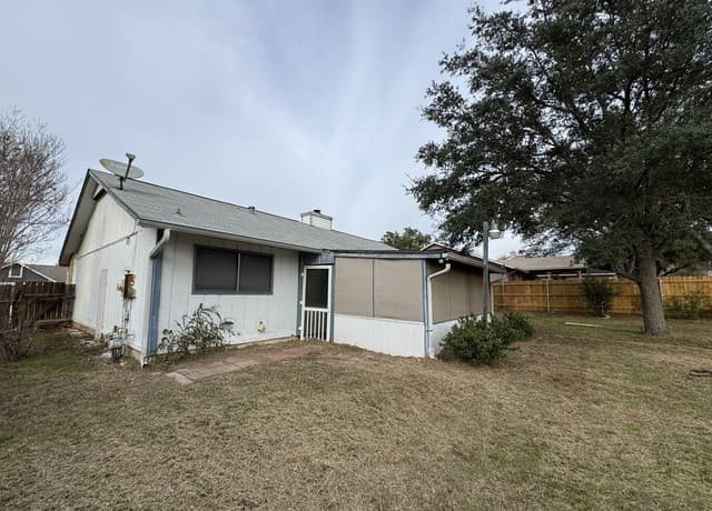3-bedroom rental at 5303 Flying Hooves in San Antonio, TX — photo 4