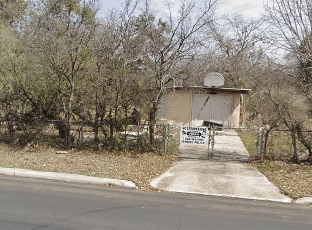 3-bedroom rental at 5400 Thistle Dr in Leon Valley, TX — photo 2