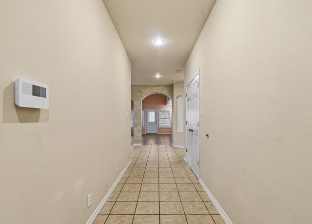 4-bedroom rental at 8435 Timber Belt in San Antonio, TX — photo 4