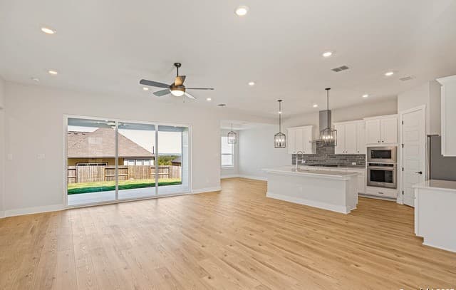 5-bedroom rental at 306 Lawrence Drive in Castroville, TX — photo 4