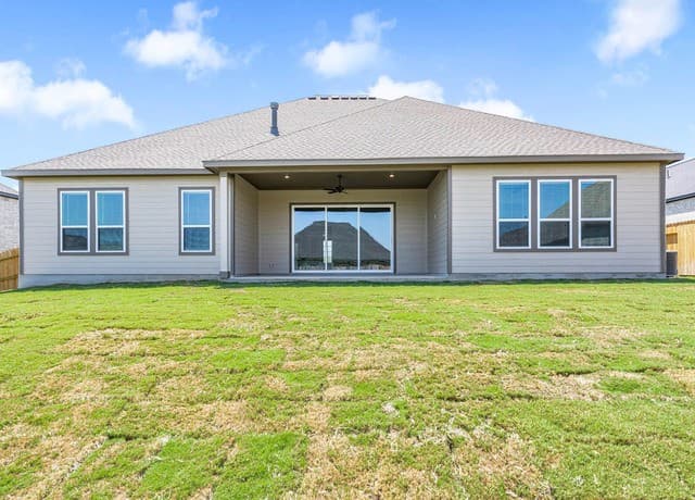 4-bedroom rental at 256 Lawrence Drive in Castroville, TX — photo 4