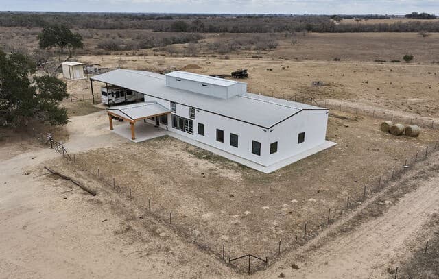 7-bedroom rental at 3169 Schuettig in Poteet, TX — photo 2