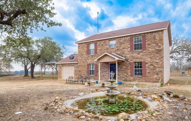 Home for sale at 1655 Eichman Rd in Poteet, TX — photo 2