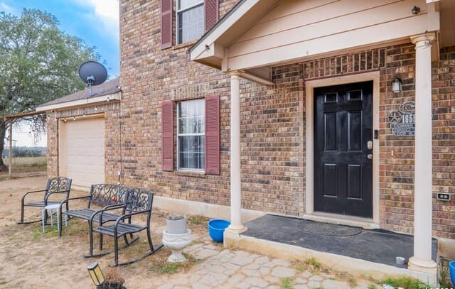 Home for sale at 1655 Eichman Rd in Poteet, TX — photo 4