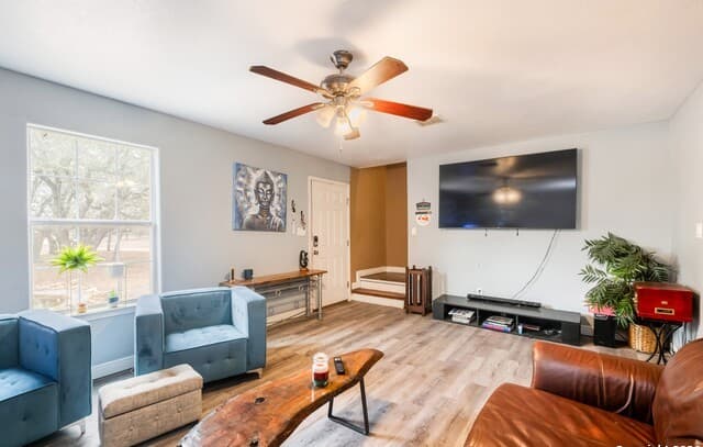 Home for sale at 1655 Eichman Rd in Poteet, TX — photo 5