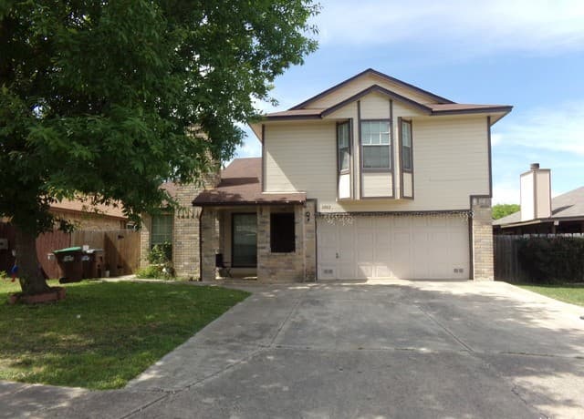 3-bedroom rental at 11427 Long Trail in San Antonio, TX — photo 1